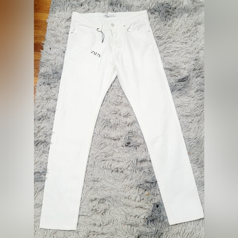 Zara High waisted jean Slim fit.